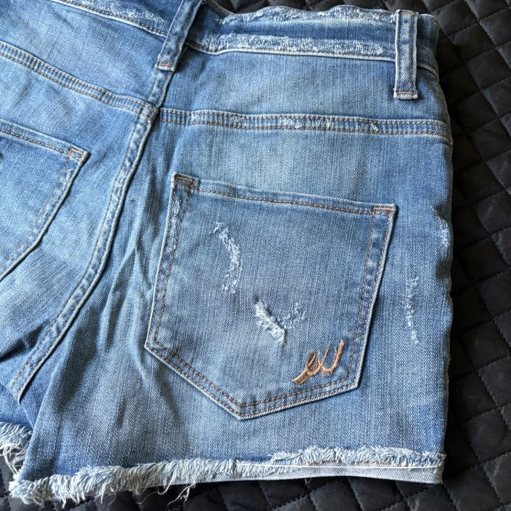 Express High Waisted Medium Wash Raw Hem Denim Shorts, Size 00